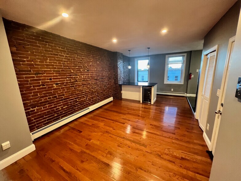 Building Photo - 343 Sumner St