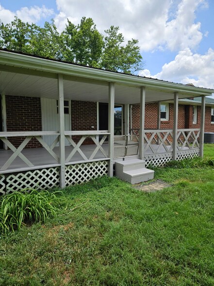 Building Photo - 3336 Hilham Rd