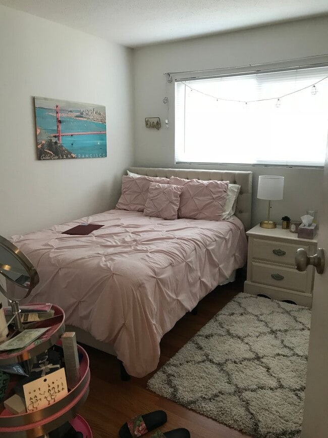 Building Photo - ~ Super Cute A Section House in Rohnert Pa...