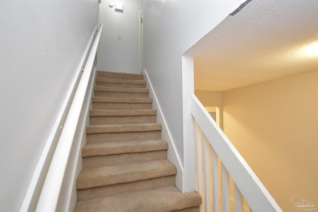 Building Photo - 7061 Heather Oaks Dr