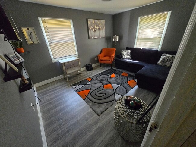 Building Photo - 16 Elridge Ln