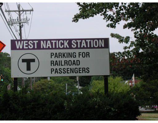 Walk to train - 10 Village Brook Ln