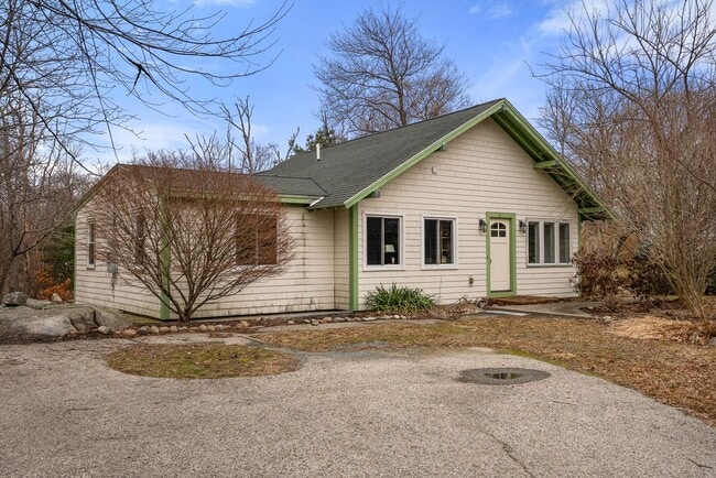 Building Photo - Year-round 3-Bedroom Home in Rockport