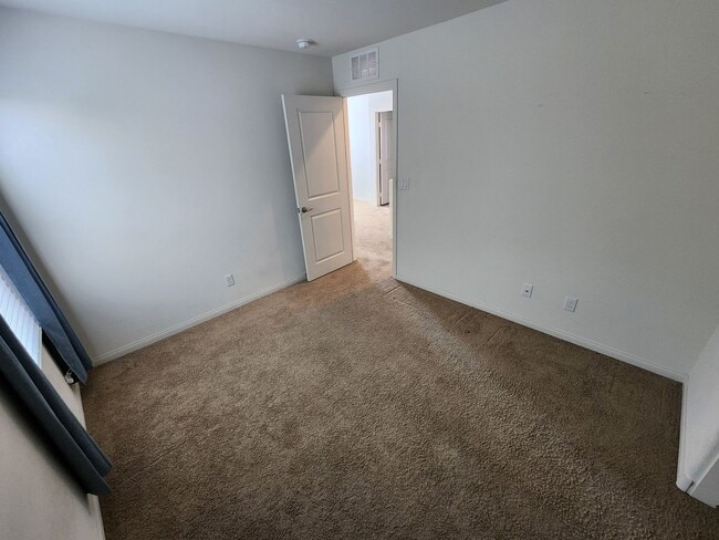 Building Photo - Lovely Two Story Home in Mountain Edge Community