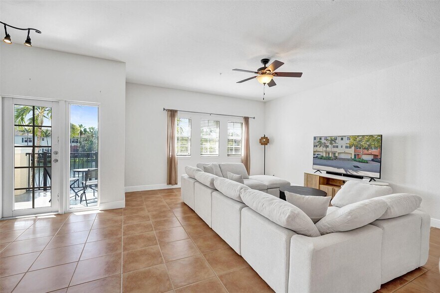 Building Photo - 228-228 SW 6th Ct