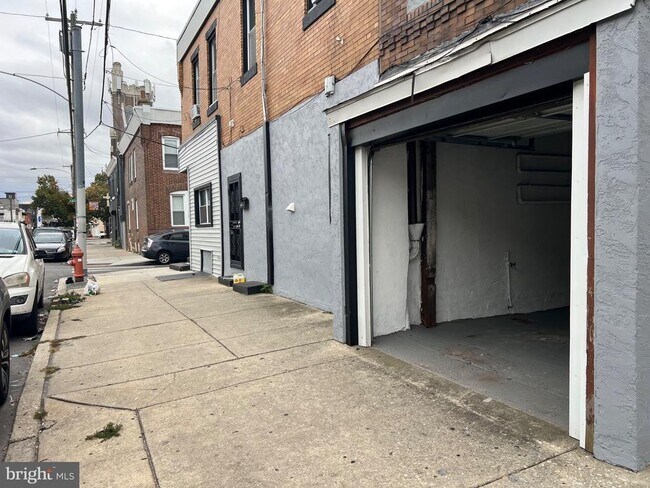 Building Photo - 1600 S LeCount St