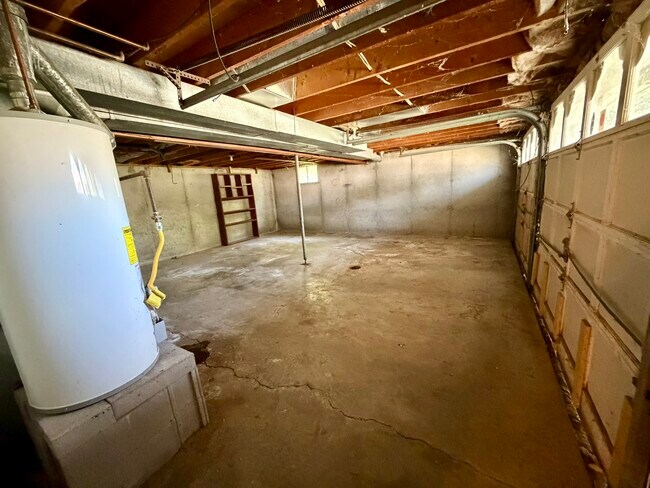 Building Photo - 928 E Market St