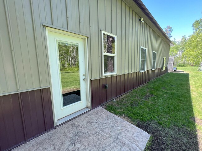 Building Photo - 47850 Scenic Hwy