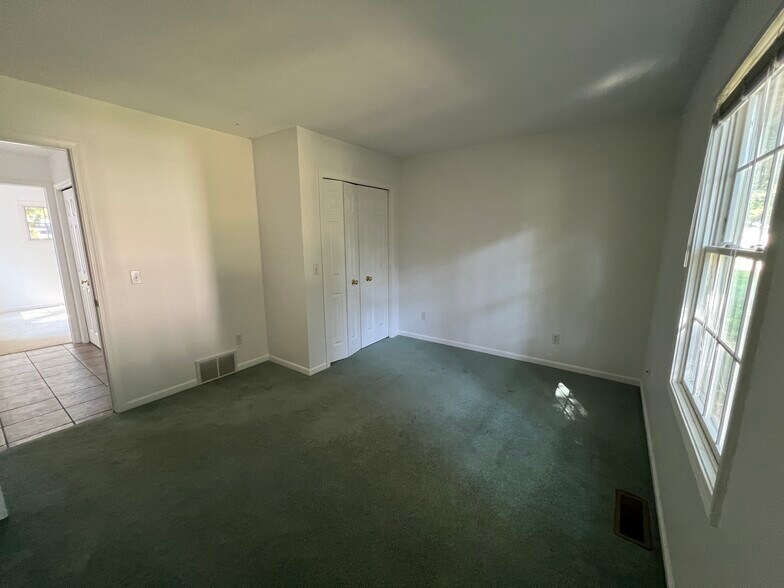 Bedroom 2 - 214 W Sixteenth St