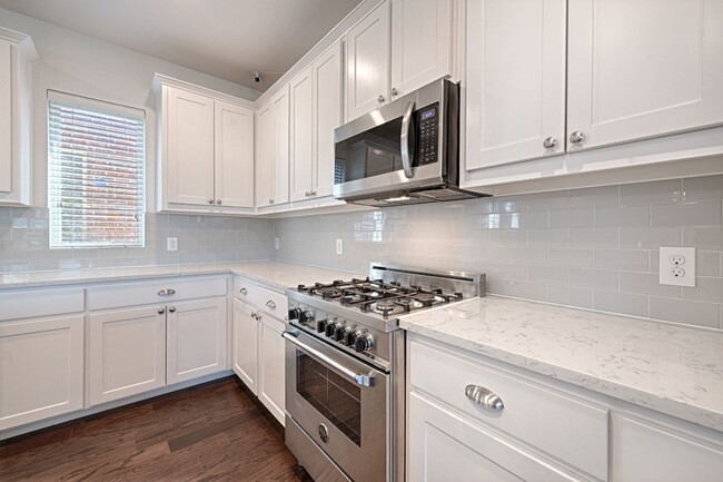 Building Photo - 4524 Del Rey Ave