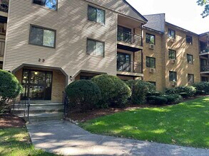 Building Photo - 23 Country Club Dr