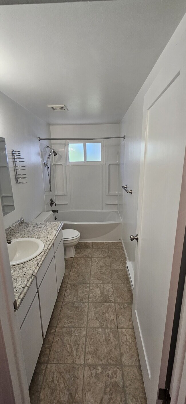 Building Photo - "Charming 3-Bed Duplex with Cozy Fireplace...