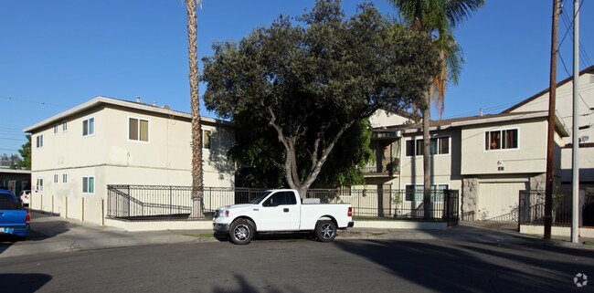 Primary Photo - 917 S Cambridge St