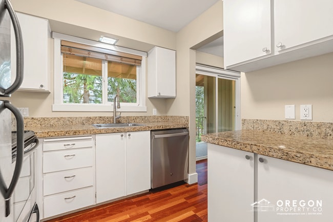 Building Photo - 6801 SW Terri Ct