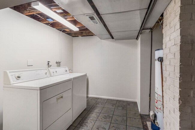 Building Photo - 3 Bed 2 Bath South Hill Spokane home offering all the updates..