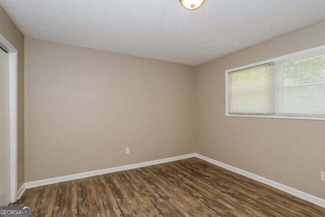 Building Photo - 2654 Luke Dr