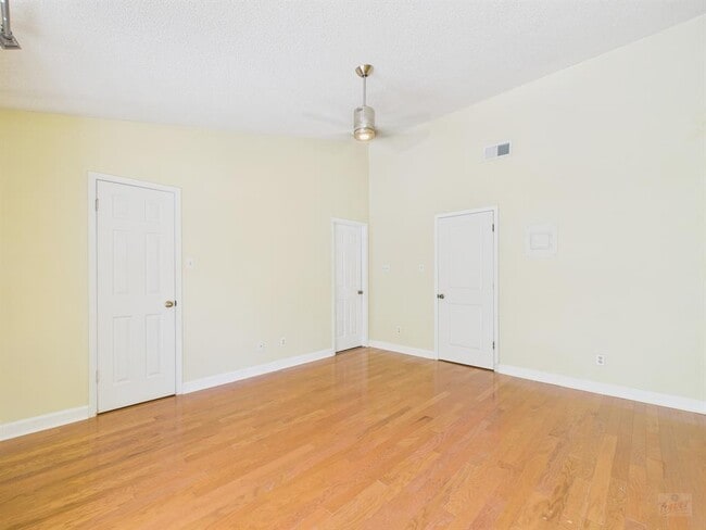 Building Photo - 3839 Dry Creek Dr