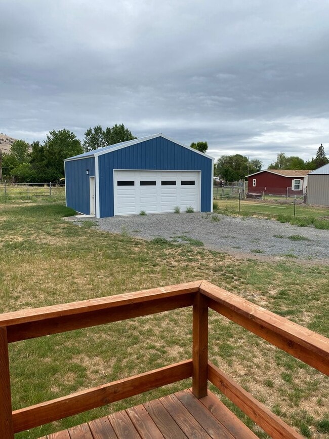 Building Photo - New 3 bedroom, 2 bath home