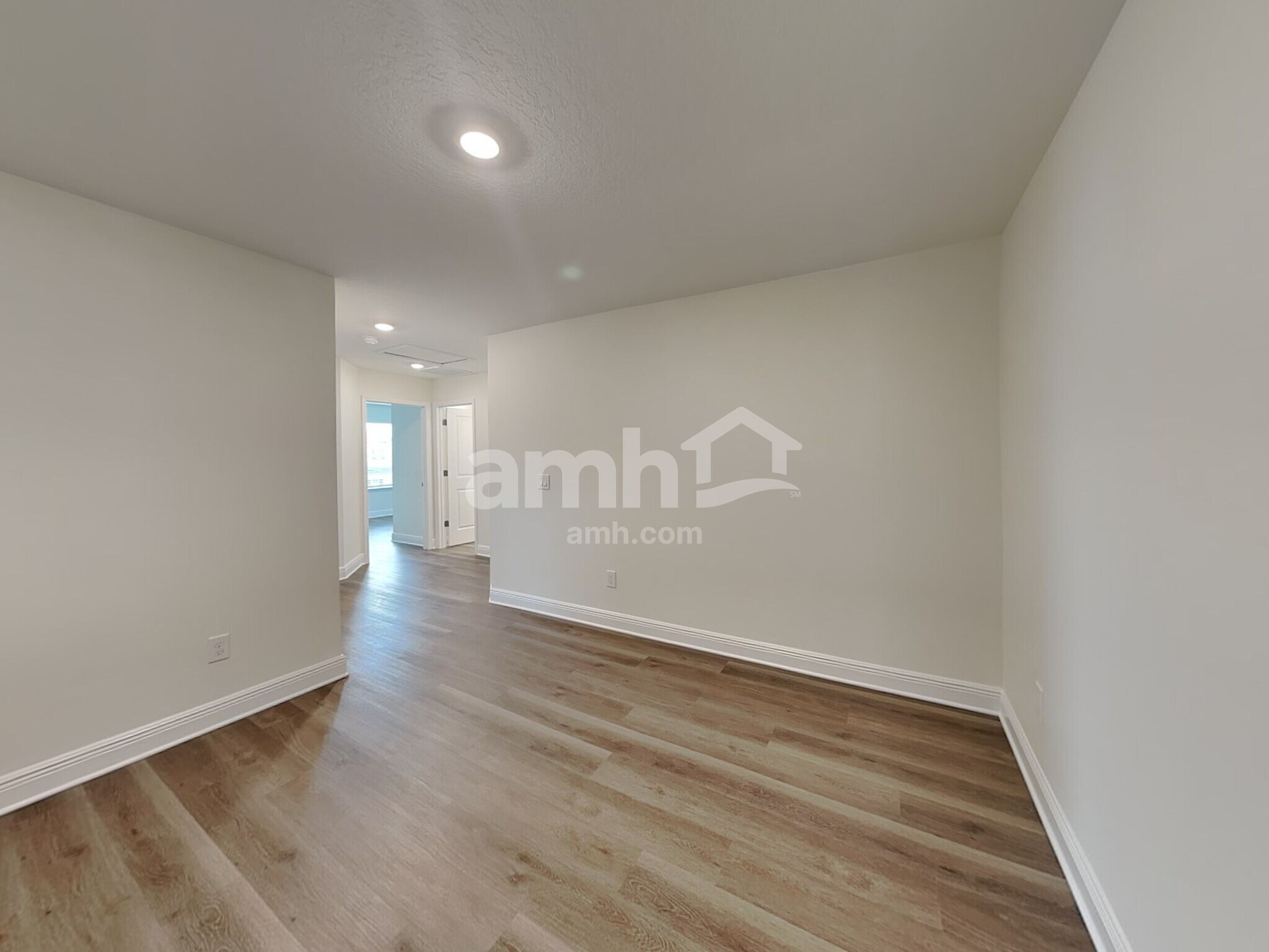 Building Photo - 5956 Pinewood Ests Dr
