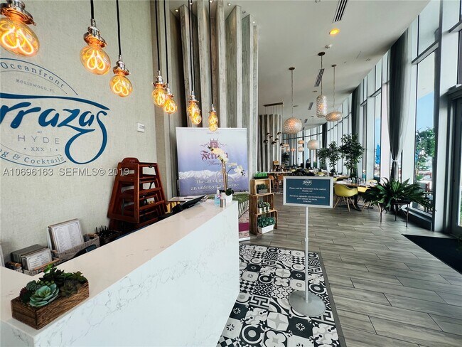 Building Photo - 4111 S Ocean Dr