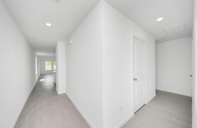 Building Photo - 27438 Sweetwater Bay Dr