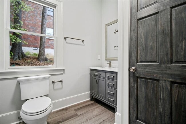 Building Photo - 940 St Charles Ave NE