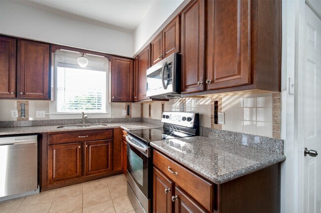 Building Photo - 2601 Rosedale St