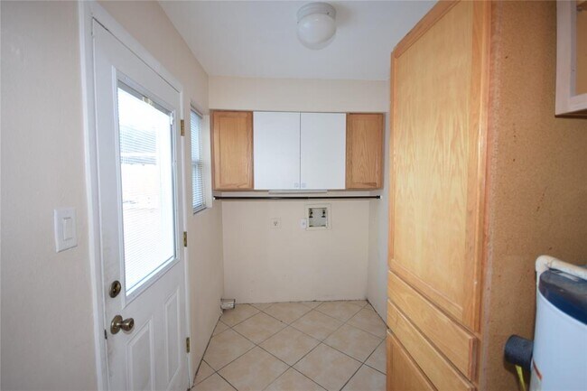 Building Photo - 8102 Amelia Rd
