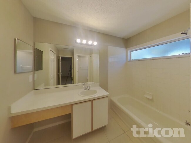 Building Photo - 417 Abigail Rd