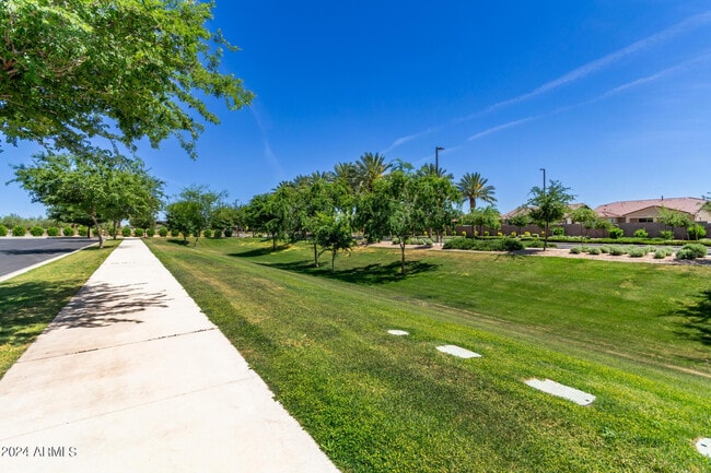Building Photo - 9746 E Tumbleweed Ave