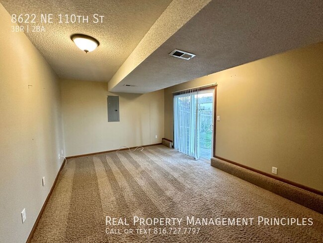 Building Photo - Spacious, renovated, 3 Bedroom, 2 Bathroom...