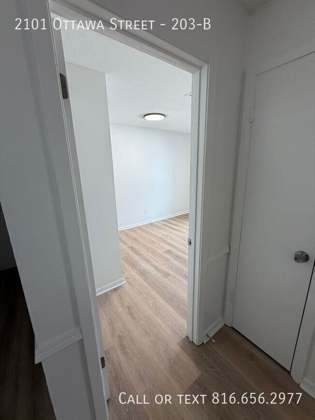 Building Photo - 2101 Ottawa St