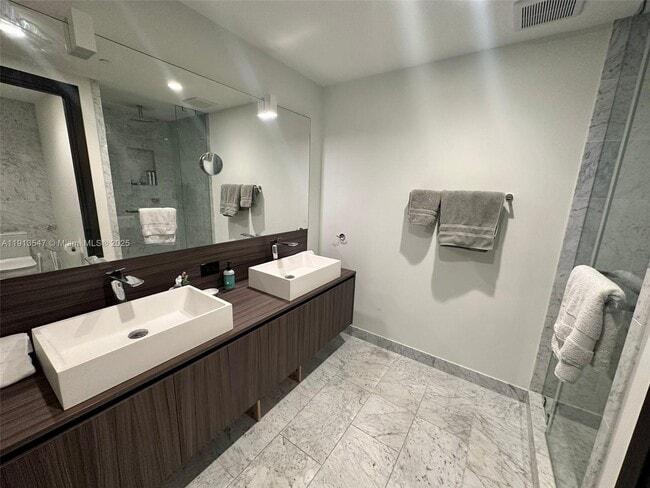 Building Photo - 1000 Brickell Plaza