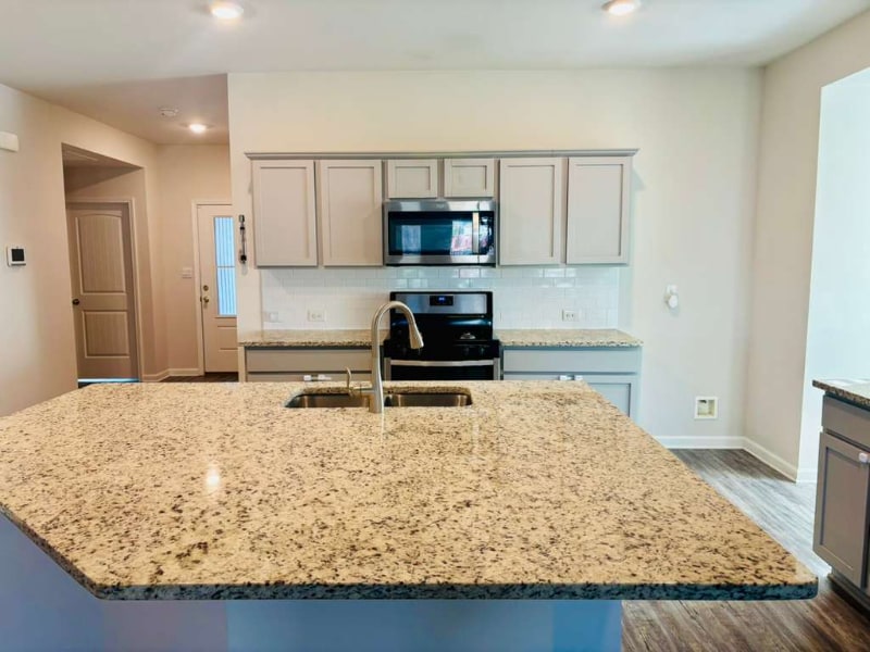 Building Photo - 24359 Dawson Ct