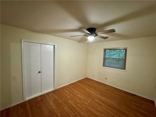 Building Photo - 19 Gore Ln