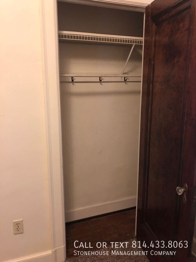 Building Photo - 360 W 7th St