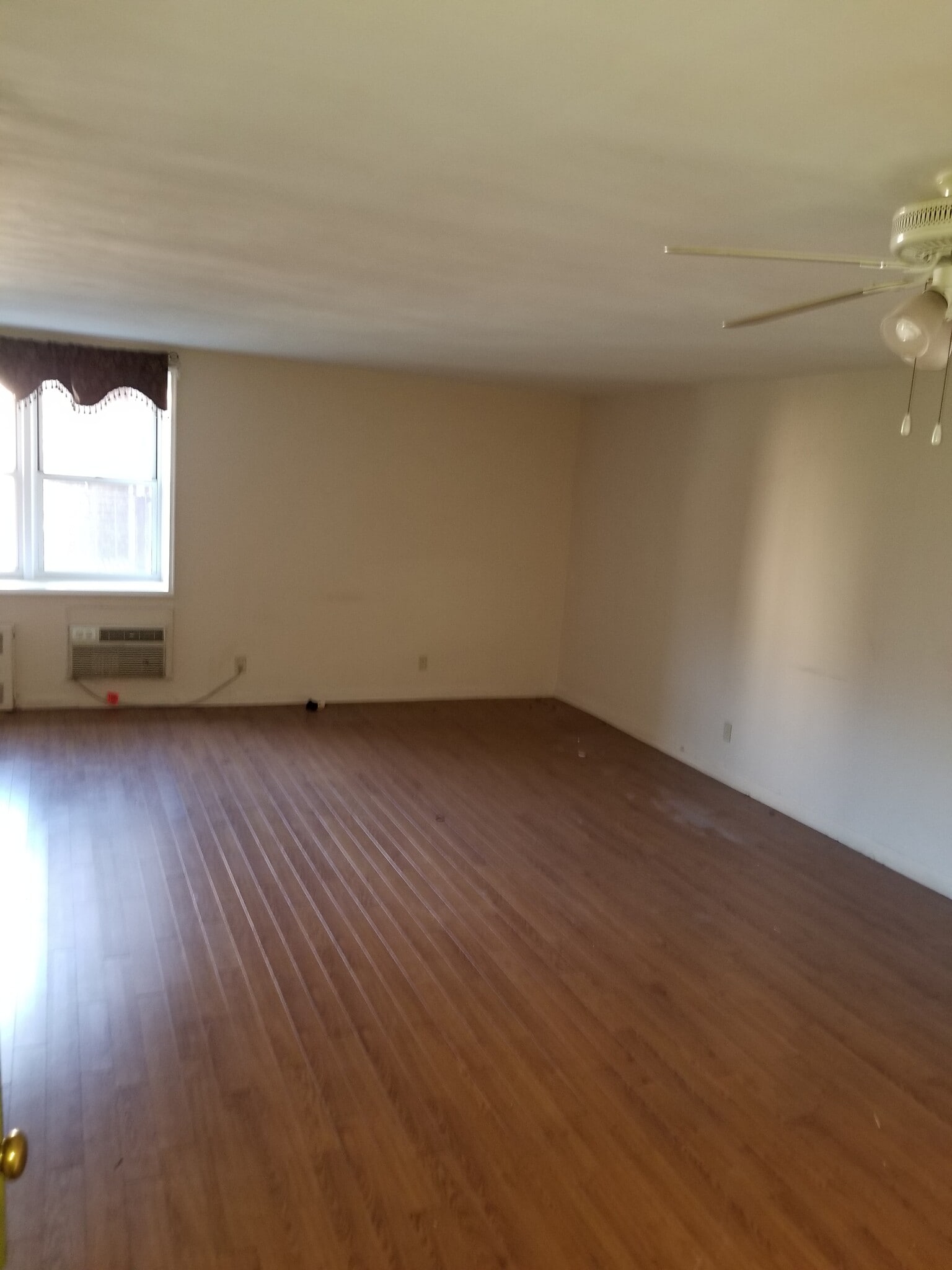 Building Photo - 3 Sadore Ln