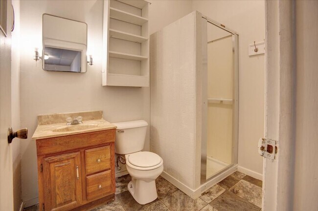 Building Photo - Affordable 1 Bedroom Apartment – Prime Mai...