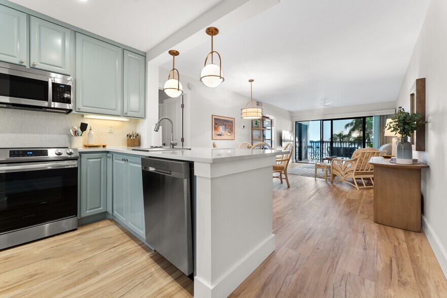 Building Photo - 6287 Bahia del Mar Cir