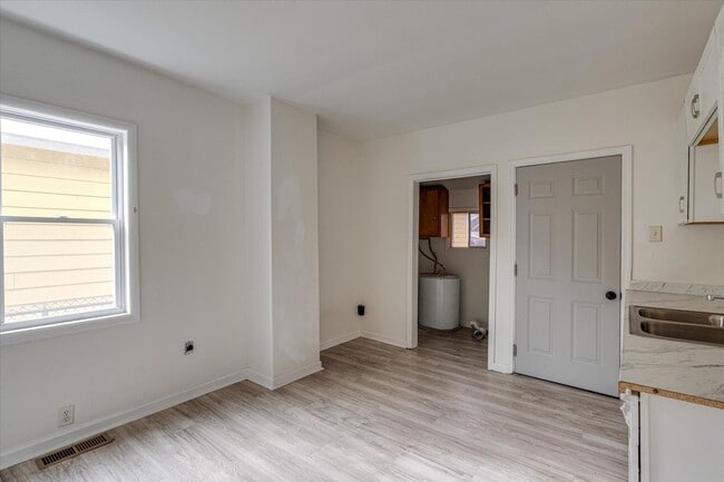 Building Photo - 555 Dodson Ave