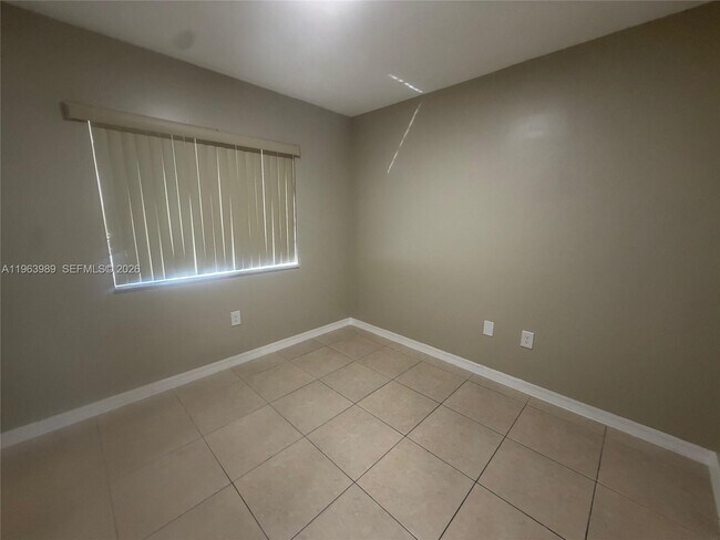 Building Photo - 2731 SE 12th Rd