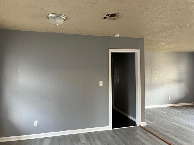 Building Photo - 2133 NW Denver Ave