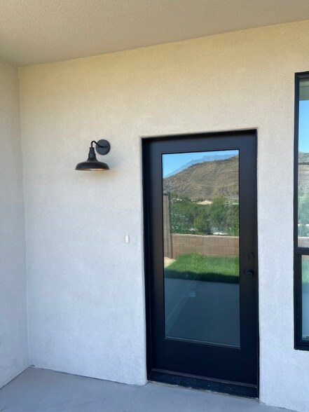 Building Photo - 676 676 W Lava Pointe Dr