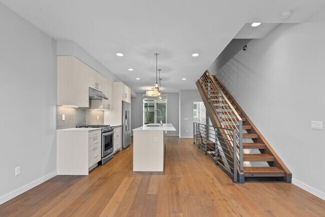 Building Photo - Stunning AIR CONDITIONED Alki Townhome w/ Rooftop Ocean View