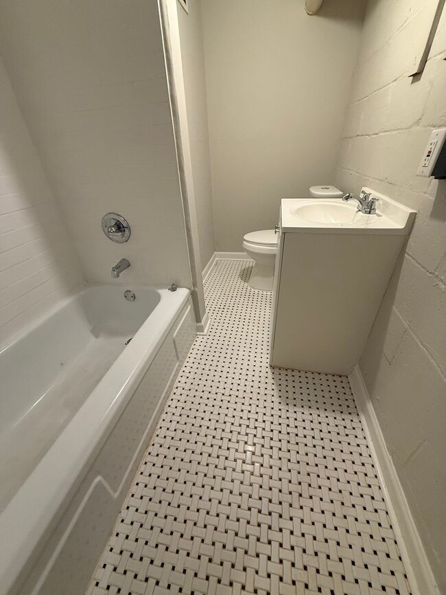 Building Photo - Renovated Emory Grove Home - Ready to Rent
