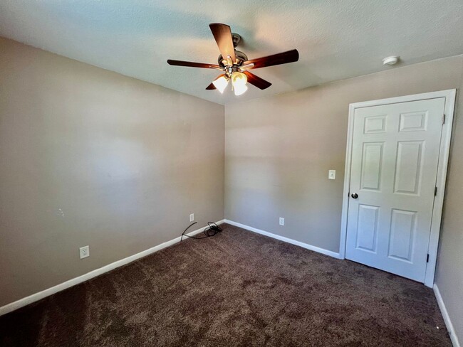 Building Photo - Gorgeous fully renovated 4 bedroom home in...