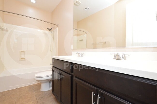 Building Photo - 1522 E Hummingbird Way