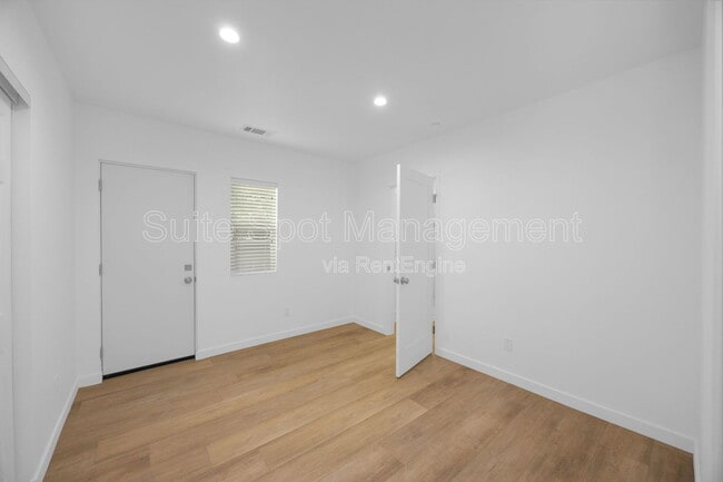 Building Photo - 308 N Catalina Ave