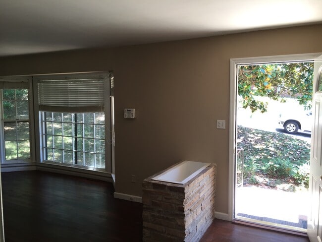 Building Photo - **UPCOMING**Near Ft. Benning. Columbus, GA  Bedroom 4 / 1 Full Bathroom & 2 Half Bathroom Home fo...
