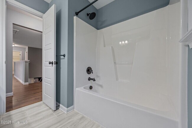Building Photo - 711 Tuscarora Dr